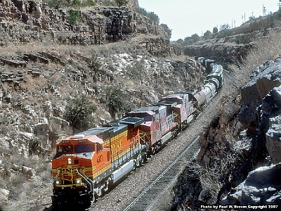 BNSF 4307 at Doublea, AZ in March 1999.jpg